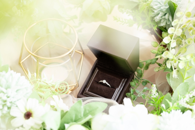 年代別に見る婚約指輪の平均価格と相場